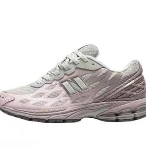 New Balance Women's 1906W sneaker in Ice Wine, new in box